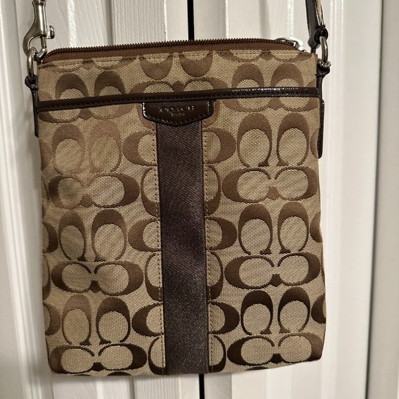 Coach Signature Stripe Convertible Shoulder Bag Barely Used - Picture 2 of 9